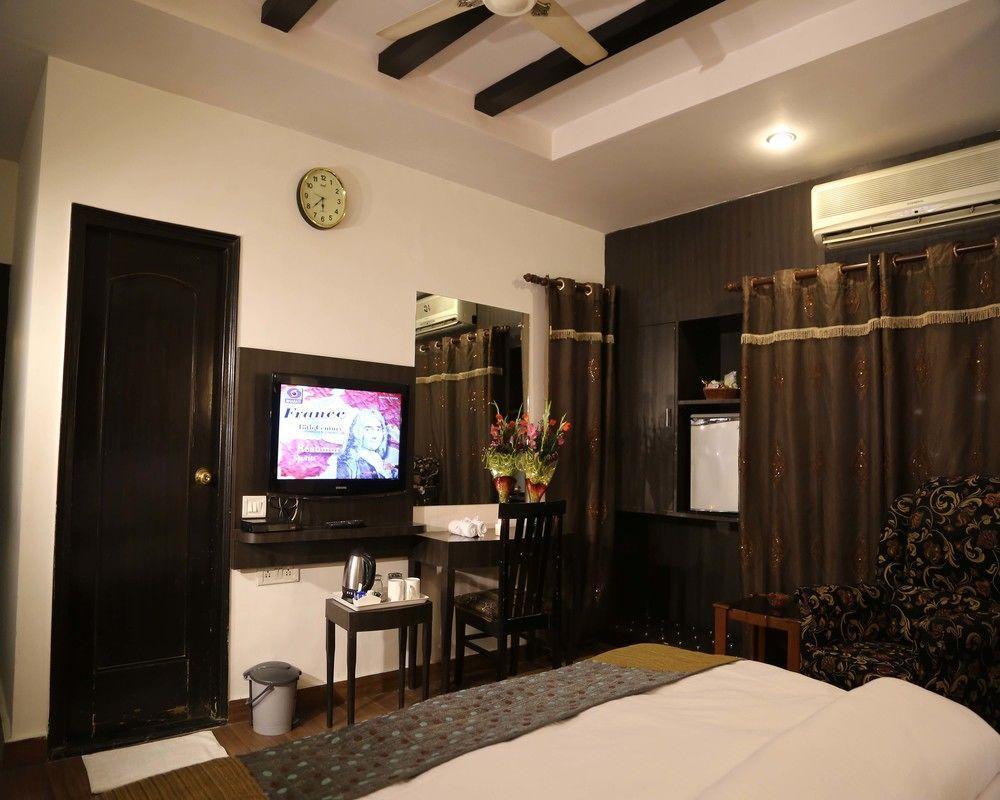 Hotel Sri Nanak Continental Delhi  Exterior foto