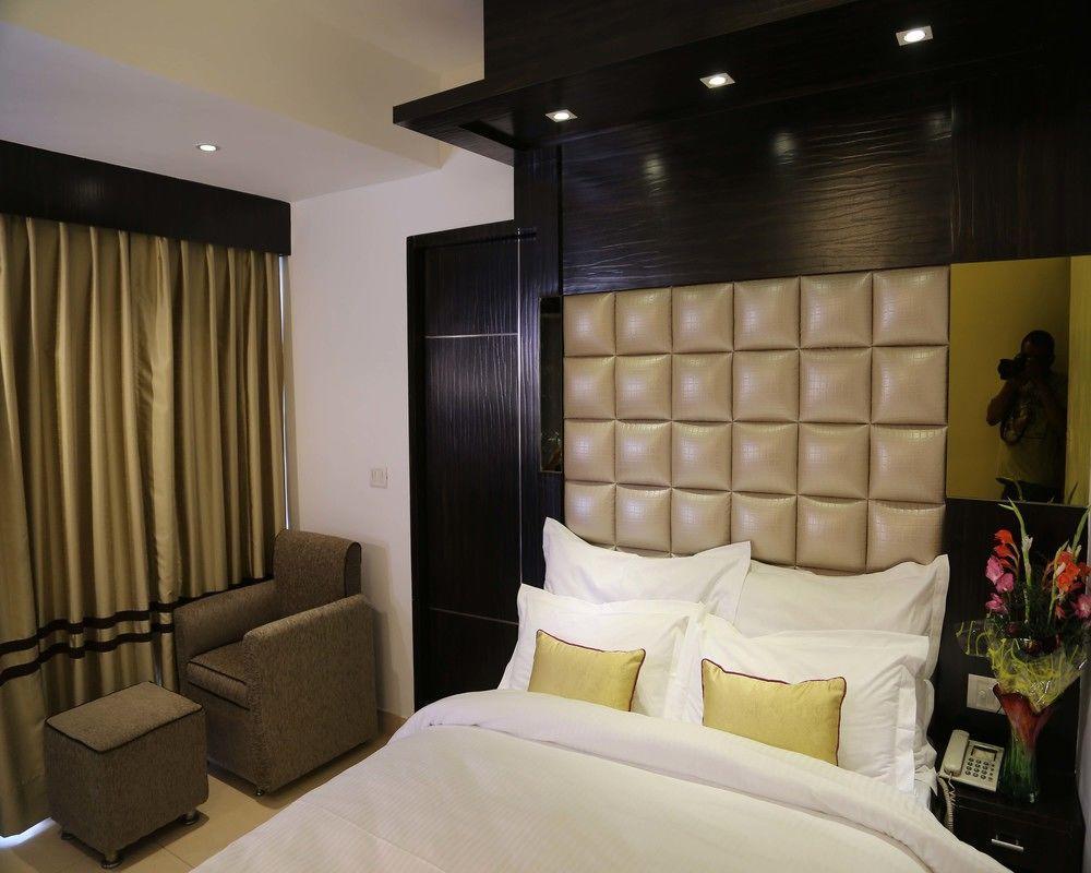 Hotel Sri Nanak Continental Delhi  Exterior foto