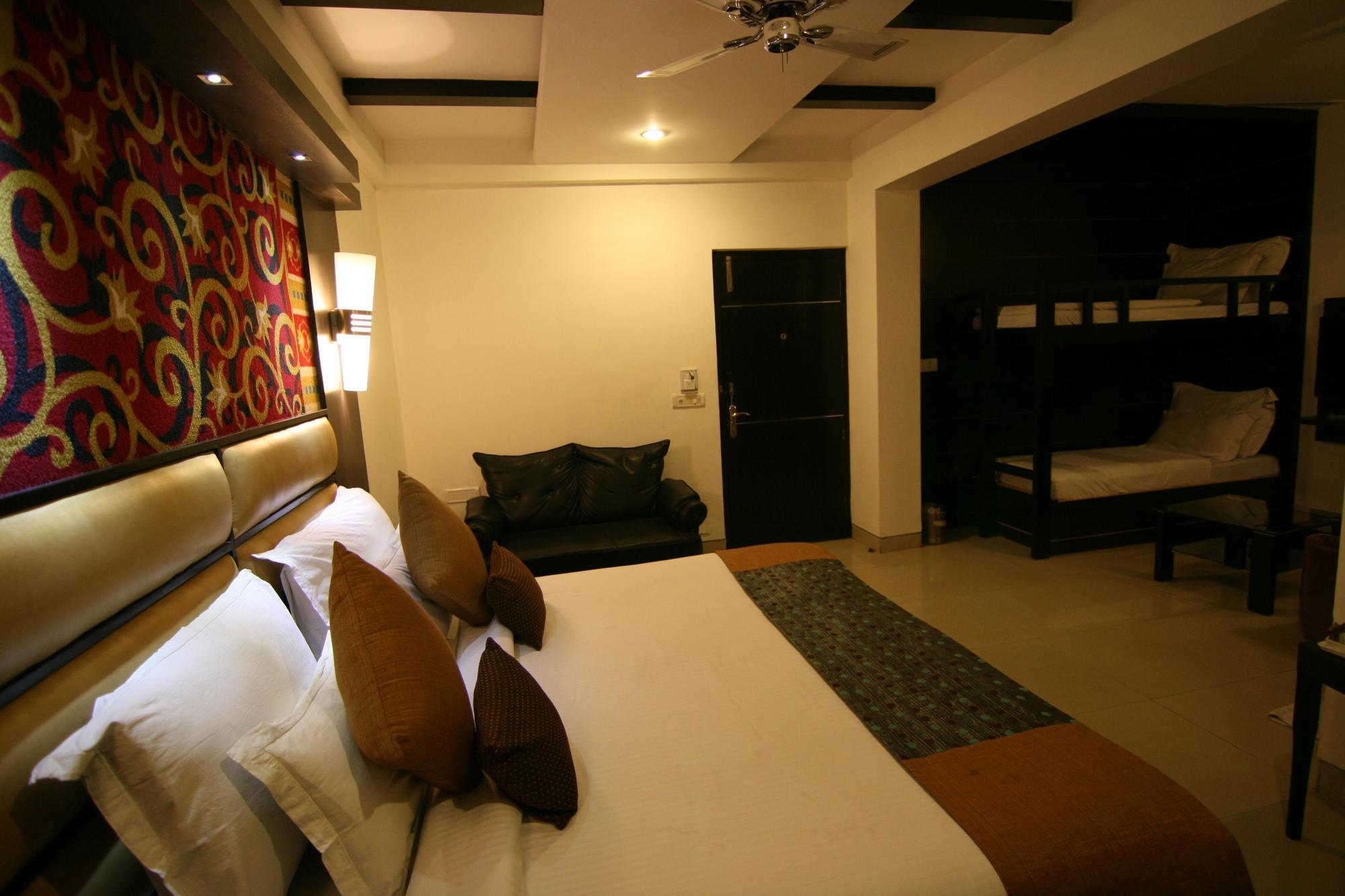 Hotel Sri Nanak Continental Delhi  Zimmer foto