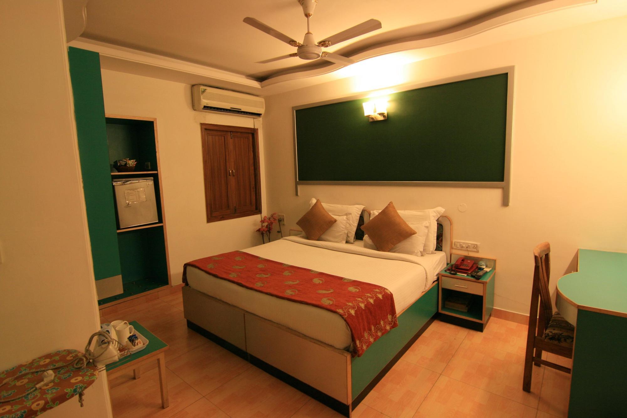 Hotel Sri Nanak Continental Delhi  Zimmer foto