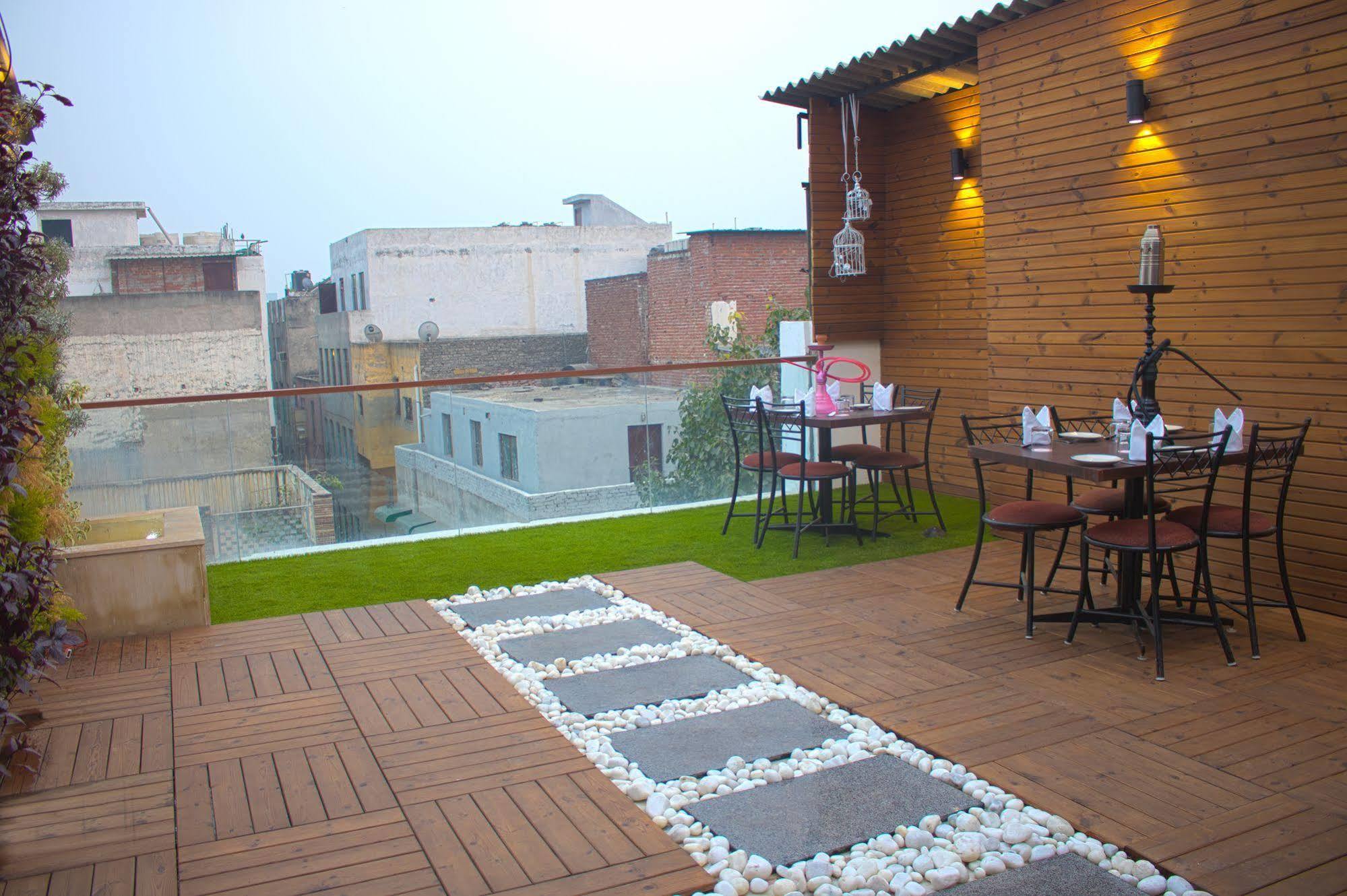 Hotel Sri Nanak Continental Delhi  Exterior foto